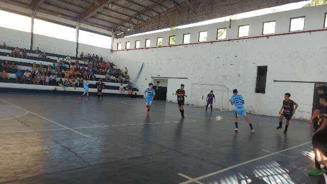 Seis equipes avan&ccedil;am &agrave;s semifinais da Copa Pelezinho de Futsal