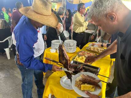 Porto Muritnho faz churrasco com 4,5 mil quilos de carne para a popula&ccedil;&atilde;o