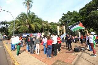 Grupo pede que governo corte relações com Israel durante protesto pró-Palestina Grupo pede que governo corte relações com Israel durante protesto pró-Palestina