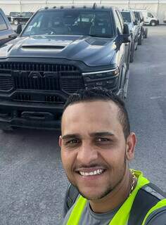 Thiago j&aacute; viajou mais de 18 pa&iacute;ses consertando s&oacute; carros de luxo