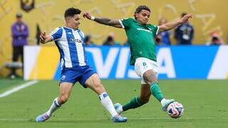 Palmeiras pressiona, mas n&atilde;o consegue furar defesa do Porto