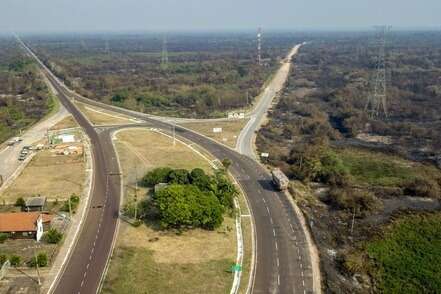 Acidente entre &ocirc;nibus e caminh&atilde;o deixa mortos e feridos na rodovia