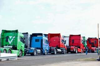 Fam&iacute;lias marcam presen&ccedil;a na F-Truck em dia com corrida de caminh&otilde;es e Fuscas 