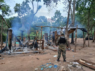 Acampamento com 700 kg de maconha &eacute; desmantelado na fronteira