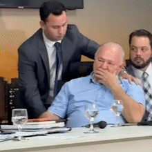 Ap&oacute;s acusa&ccedil;&otilde;es e clima tenso, ex-diretor do Cons&oacute;rcio deixa CPI chorando