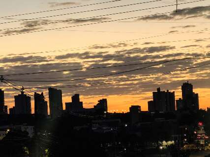 Sol predomina na Capital, mas semana come&ccedil;a com alerta de chuvas intensas