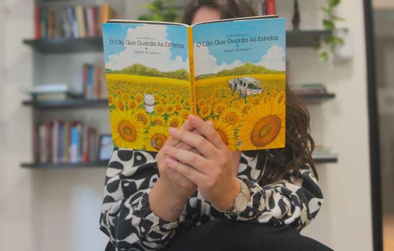 Com café e animais, literatura de conforto mostra dor sem drama
