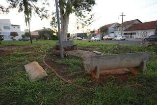 Programa enfraquece e, sem parceria, Capital lida com abandono de áreas públicas Programa enfraquece e, sem parceria, Capital lida com abandono de áreas públicas