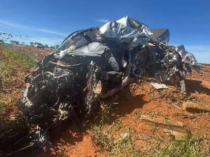 Motorista morre em acidente que fez caminhonete virar sucata na MS-112