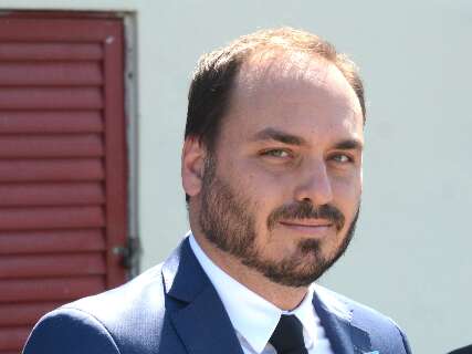 Filho de Bolsonaro e mais 30 pessoas s&atilde;o indiciadas por espionagem na Abin