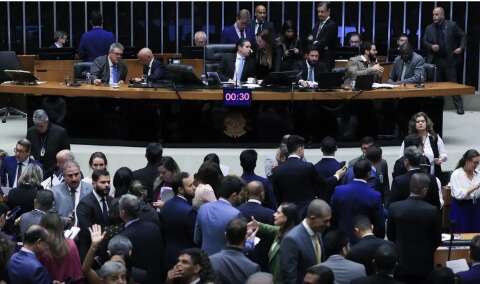Deputados articulam projeto que autoriza ac&uacute;mulo de aposentadoria com sal&aacute;rio 