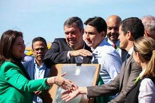 Em palanque com PSDB, MDB e Republicanos, ministros cortejam "último tucano" Em palanque com PSDB, MDB e Republicanos, ministros cortejam "último tucano"