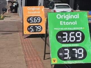 Gasolina fica mais barata nas refinarias, mas postos seguram repasse na Capital Gasolina fica mais barata nas refinarias, mas postos seguram repasse na Capital