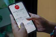 Familiares encontram suporte emocional em grupo de WhatsApp sobre Alzheimer