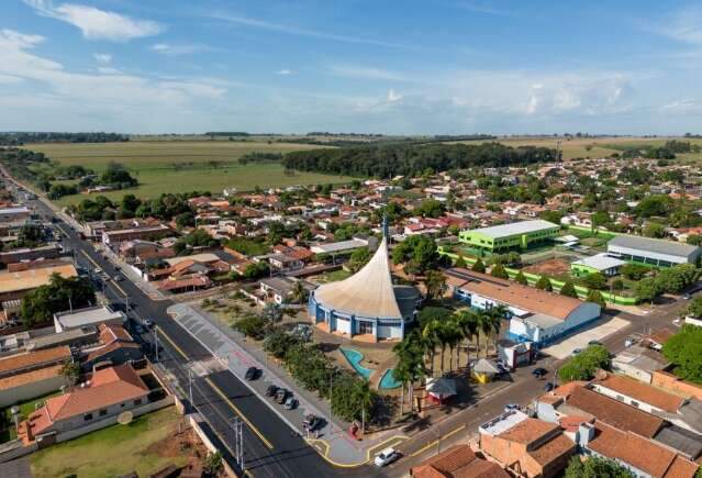 Bandeirantes e Vicentina celebram anivers&aacute;rio com festival de m&uacute;sica e rodeio