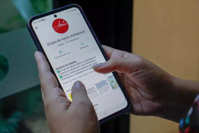 Familiares encontram suporte emocional em grupo de WhatsApp sobre Alzheimer
