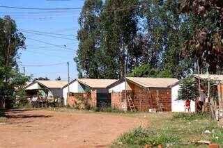Condom&iacute;nios de luxo ostentam enquanto habita&ccedil;&atilde;o popular sofre na expans&atilde;o urbana