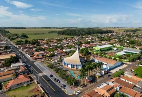 Bandeirantes e Vicentina celebram anivers&aacute;rio com festival de m&uacute;sica e rodeio