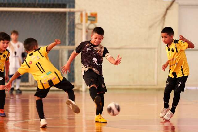 Equipes de Ponta Por&atilde; dominam semifinais da Copa Pelezinho de futsal