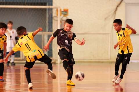 Equipes de Ponta Por&atilde; dominam semifinais da Copa Pelezinho de futsal