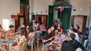 F&eacute;, tambor e comida com alma movem roteiro afro em Corumb&aacute;