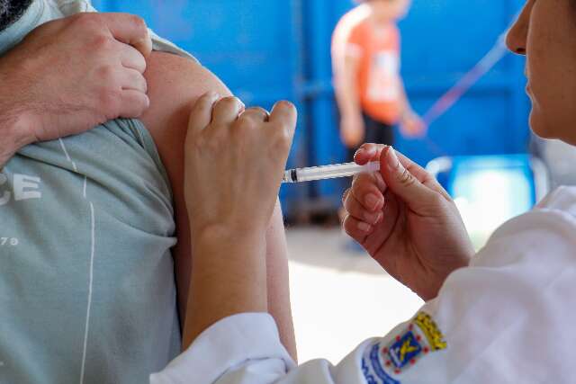 Medo da vacina &eacute; principal motivo para abandono da segunda dose 