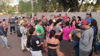 Grupo invade terreno e propriet&aacute;rio aciona retroescavadeira para remo&ccedil;&atilde;o
