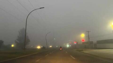 Outono se despede com nevoeiro em Campo Grande