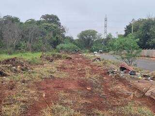 Invasão de terreno escancara abandono de áreas urbanas em Campo Grande Invasão de terreno escancara abandono de áreas urbanas em Campo Grande