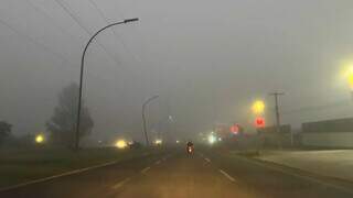 Outono se despede com nevoeiro em Campo Grande