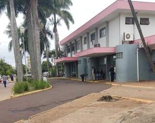 Mulher é encontrada caída ao lado de moto na madrugada e morre no hospital Mulher é encontrada caída ao lado de moto na madrugada e morre no hospital