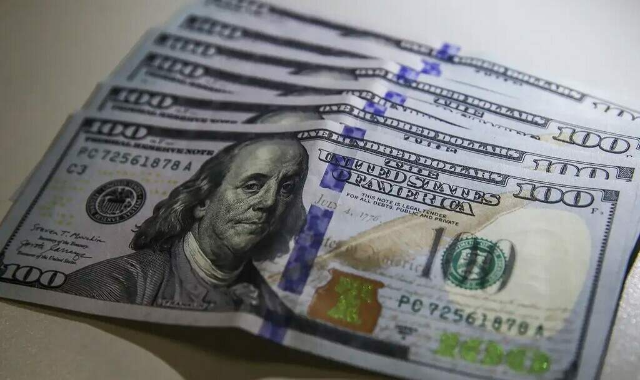 D&oacute;lar sobe a R$ 5,52 ap&oacute;s alta dos juros no Brasil e tens&atilde;o entre Israel e Ir&atilde;