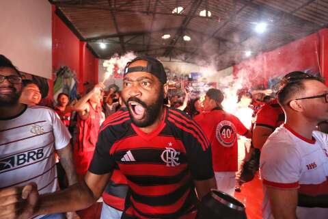 Torcedores comemoram a virada do Flamengo sobre o Chelsea no Super Mundial