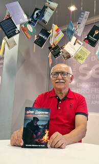 Ap&oacute;s 50 anos sonhando, Idroaldo tomou coragem para lan&ccedil;ar 1&ordm; livro