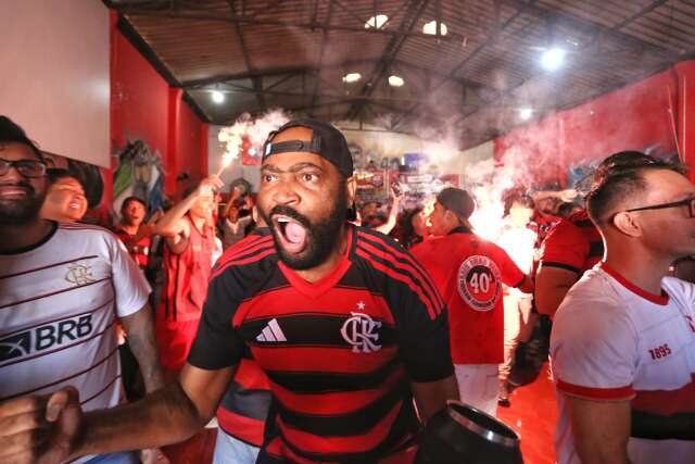 Torcedores comemoram a virada do Flamengo sobre o Chelsea no Super Mundial