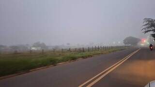 Outono se despede com nevoeiro em Campo Grande