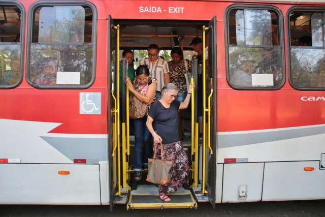 Em busca de espa&ccedil;o, usu&aacute;rios de &ocirc;nibus preparam ato para pressionar vereadores 