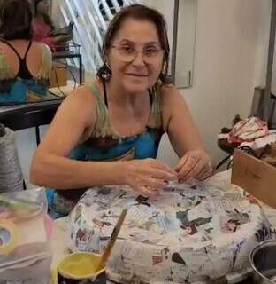 Cansadas da mesmice, amigas criam arte com materiais recicl&aacute;veis 