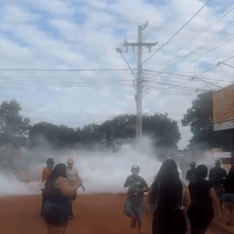GCM usa spray de pimenta para dispersar fam&iacute;lias que reocuparam &aacute;rea p&uacute;blica 