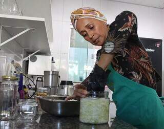 H&aacute; 5 anos, Neuza transforma alimentos com fermenta&ccedil;&atilde;o milenar
