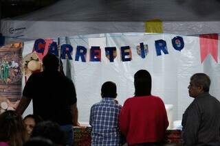 Casal festeiro viu quermesse virar evento para 70 mil pessoas