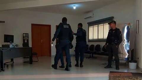 PM prende homem que desfigurou o rosto da esposa na frente da filha de 2 anos