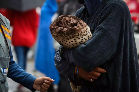 Temperatura vai despencar: saiba onde doar agasalhos e ajudar quem precisa