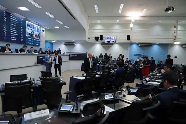 Ap&oacute;s feriad&atilde;o, vereadores retomam ao trabalho com projetos &quot;light&quot;
