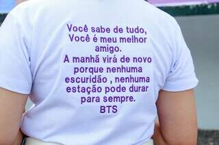 Com arara e capivara, Fãs de BTS se emocionam com outdoor na Capital Com arara e capivara, Fãs de BTS se emocionam com outdoor na Capital