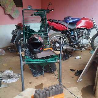 Pol&iacute;cia fecha oficina clandestina usada para adulterar motocicletas roubadas