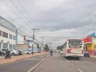 Comerciantes reclamam de faixa exclusiva para &ocirc;nibus h&aacute; anos sem utilidade
