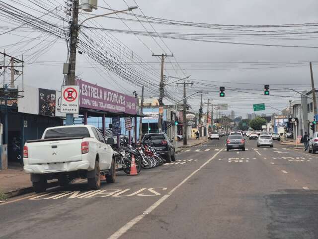 Comerciantes reclamam de faixa exclusiva para &ocirc;nibus h&aacute; anos sem utilidade