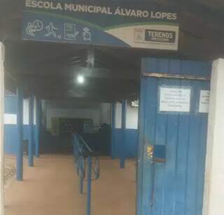 Escola Municipal &eacute; alvo de vandalismo e tem aulas suspensas nesta manh&atilde; 