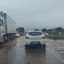 Trecho da BR-163 alaga ap&oacute;s chuva e exige aten&ccedil;&atilde;o redobrada de motoristas 